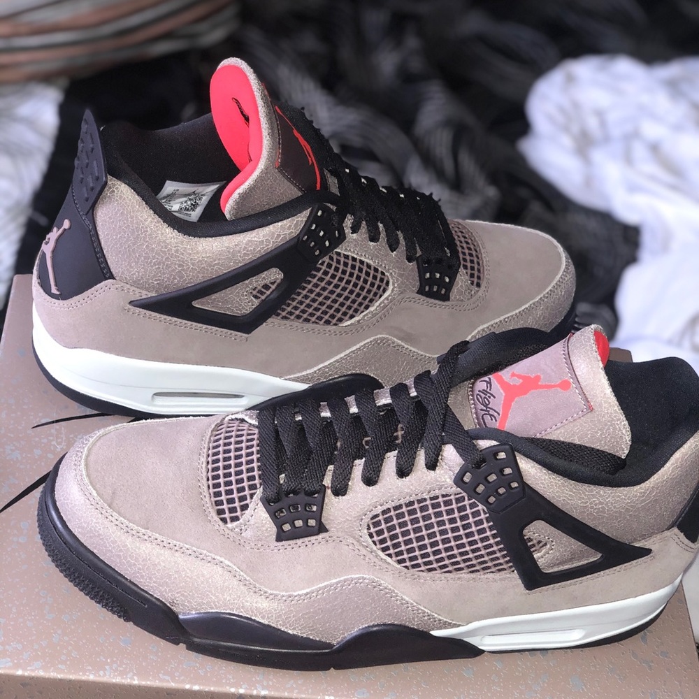Jordan 4 ‘Taupe Haze ‘ deadstock
